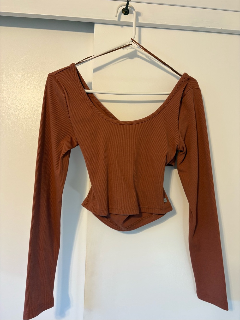 Roxy Women's Long-Sleeve Scoop Neck Crop Top - Rust Brown